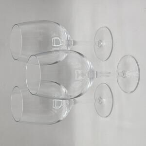 Elegant Crystal Wine Glasses